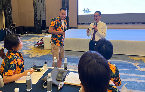 郭敬峰老师授课安徽某科技有限公司《Keep Smile》亲子教育家庭礼仪图�?.jpg