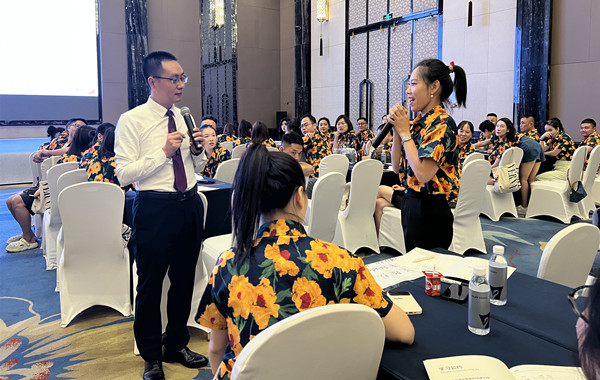 郭敬峰老师授课安徽某科技有限公司《Keep Smile》亲子教育家庭礼仪图�?.jpg